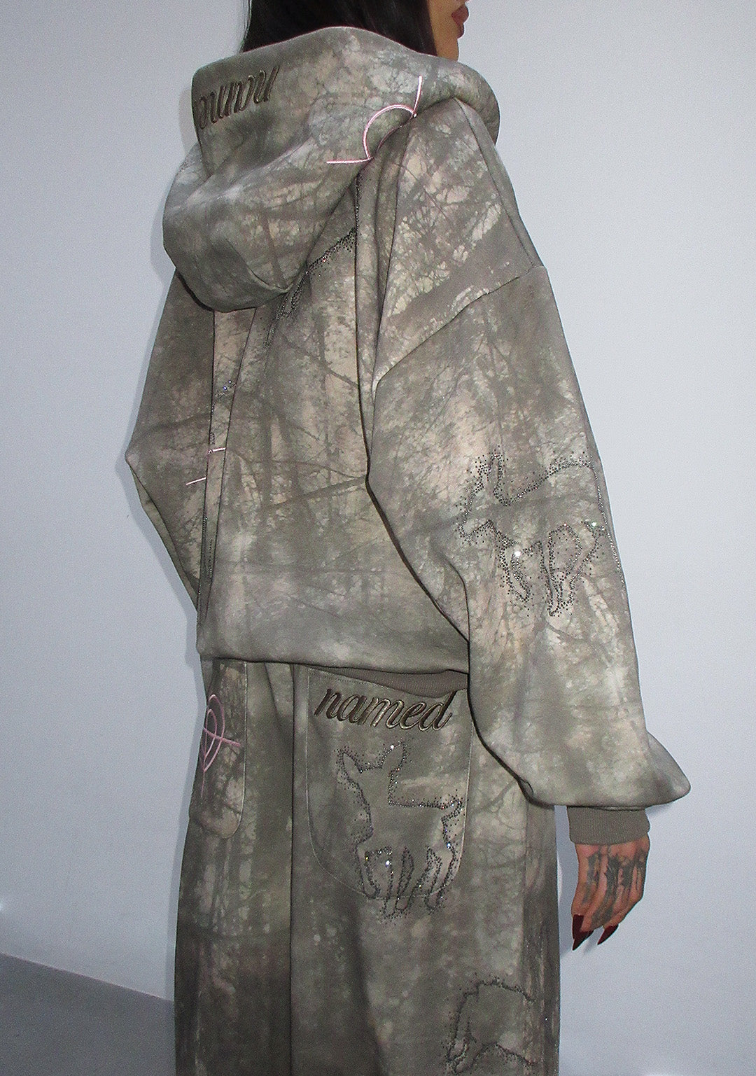 LOVESTRUCK RHINESTONE OVERSIZED SWEATPANTS CAMO