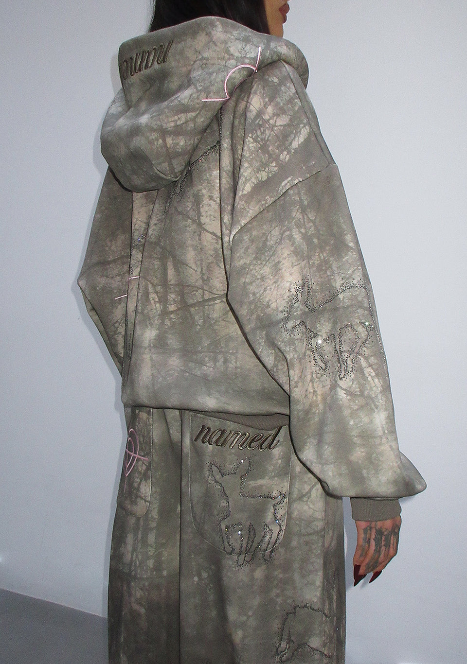 LOVESTRUCK RHINESTONE OVERSIZED SWEATPANTS CAMO