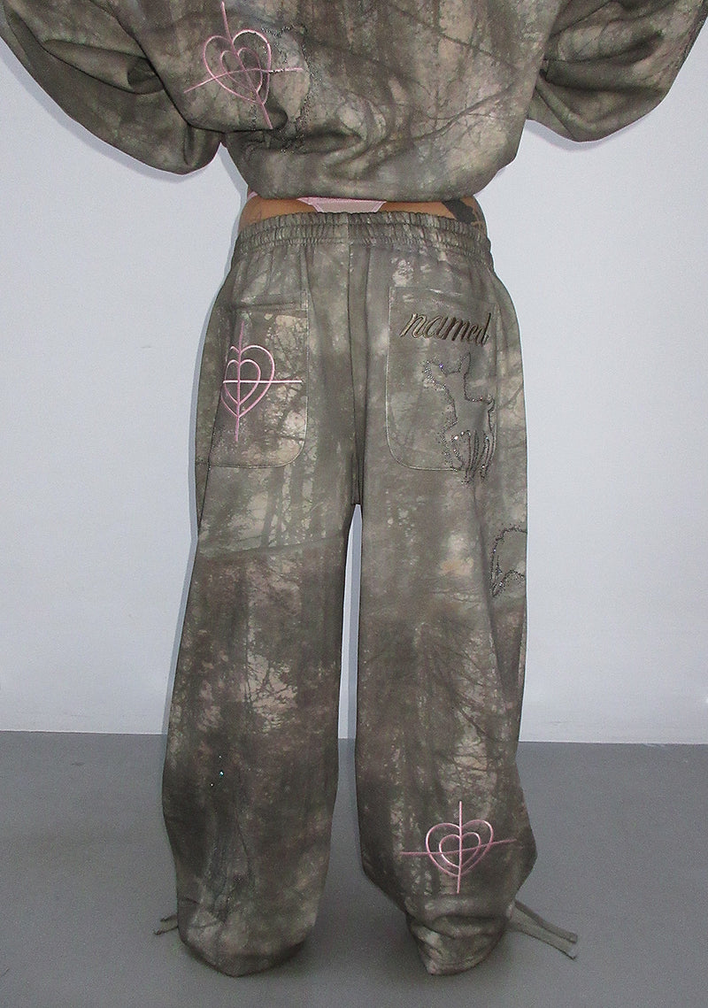 LOVESTRUCK RHINESTONE OVERSIZED SWEATPANTS CAMO