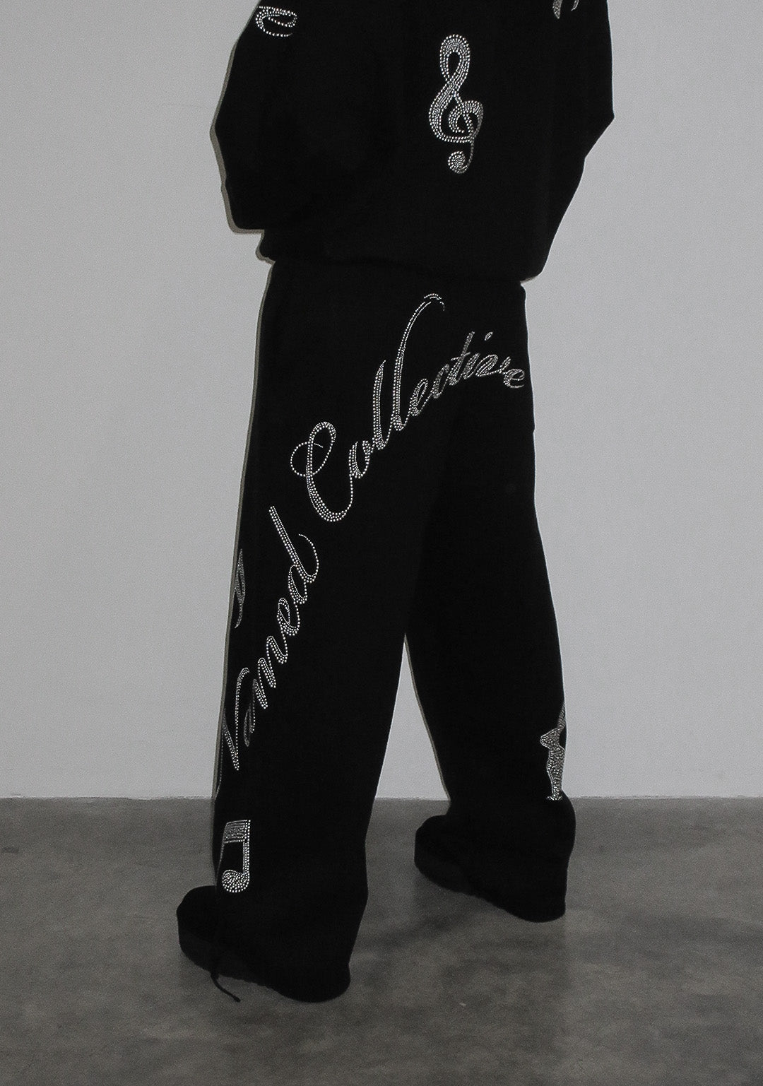 MUSE STUDDED OVERSIZED SWEATPANTS BLACK