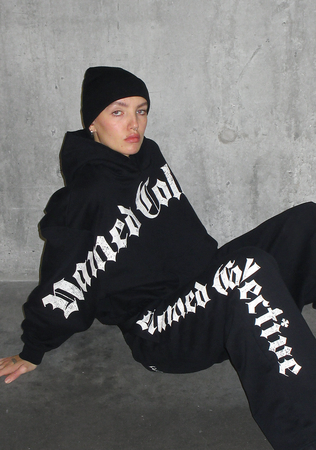 Nth ACTIVE OLD ENGLISH OVERSIZED PULLOVER HOODIE BLACK