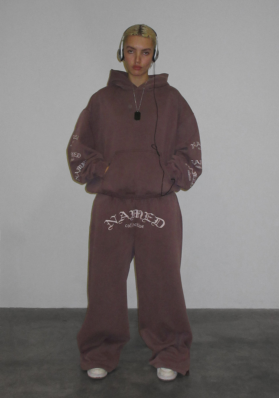 OLD ENGLISH OVERSIZED SWEATPANTS WASHED MAUVE