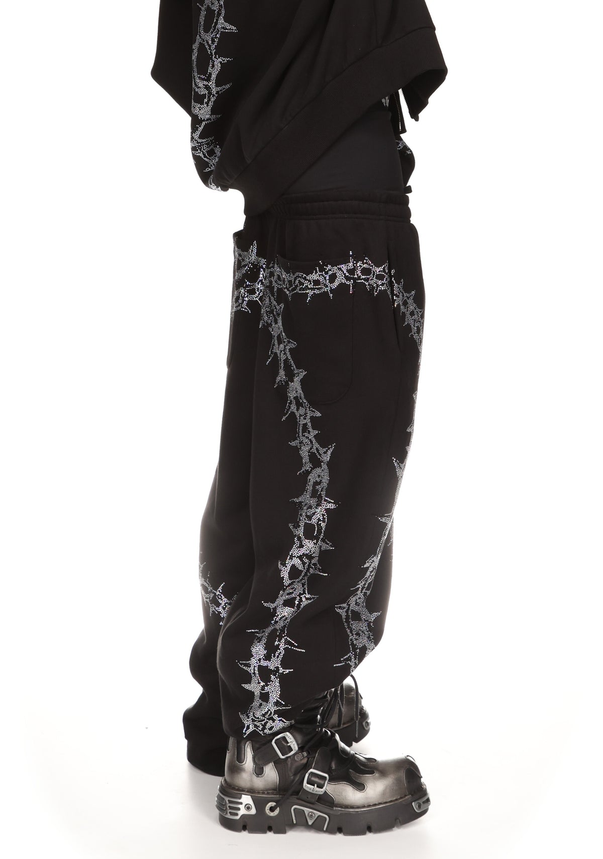 OMEN RHINESTONE OVERSIZED SWEATPANTS BLACK