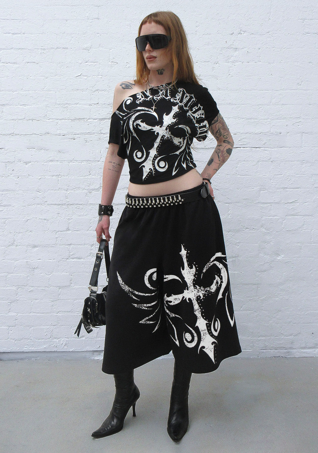 OUTLAW OFF THE SHOULDER TOP BLACK