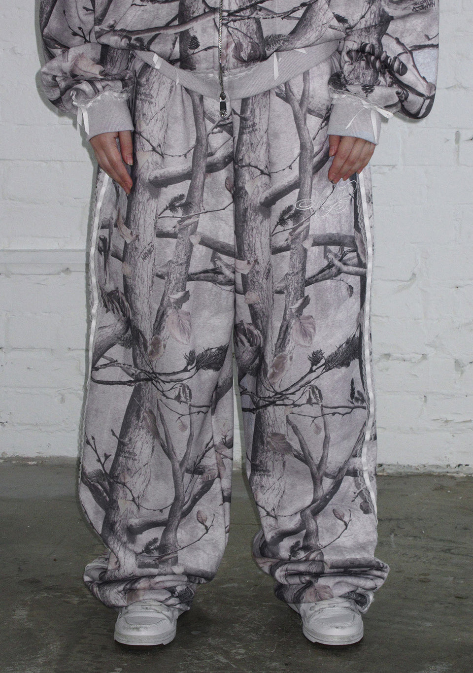 PREY OVERSIZED SWEATPANTS SNOW