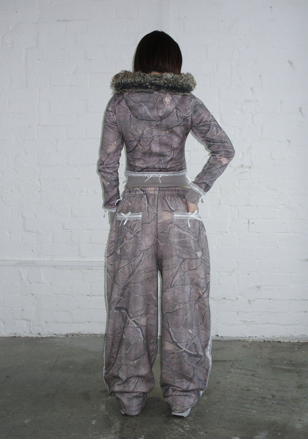 PREY OVERSIZED SWEATPANTS TREE CAMO