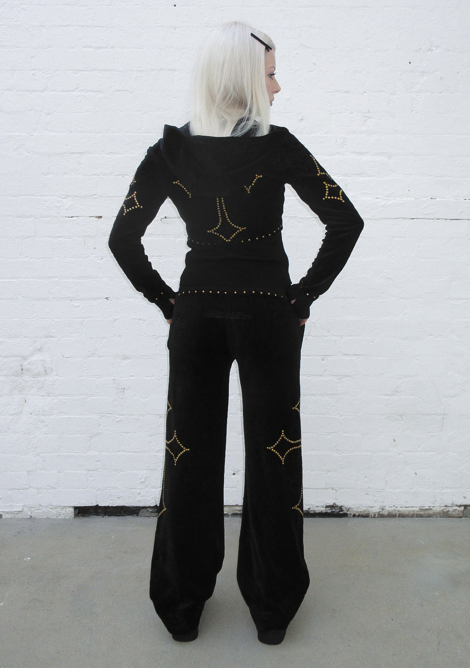 REBEL STUDDED VELOUR SWEATPANTS BLACK