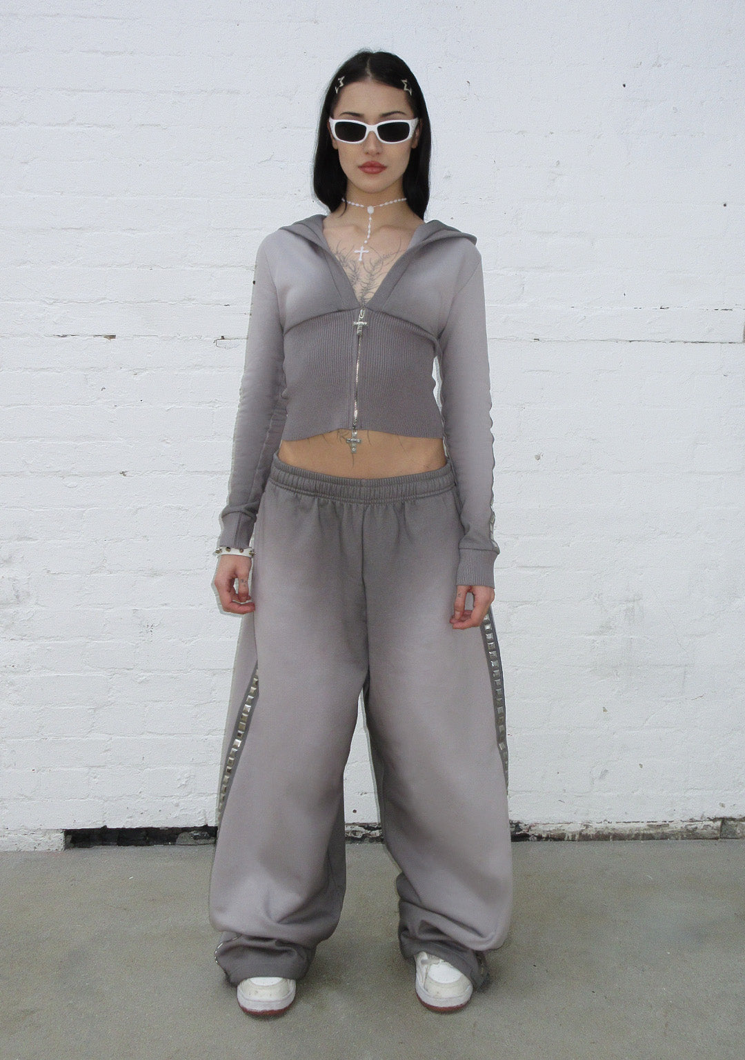 RUMOUR STUDDED OVERSIZED SWEATPANTS GRADIENT GREY