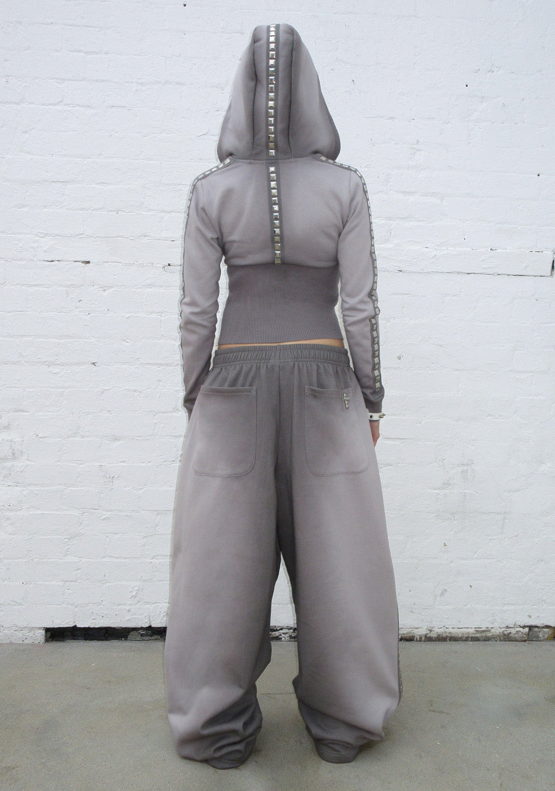 RUMOUR STUDDED OVERSIZED SWEATPANTS GRADIENT GREY