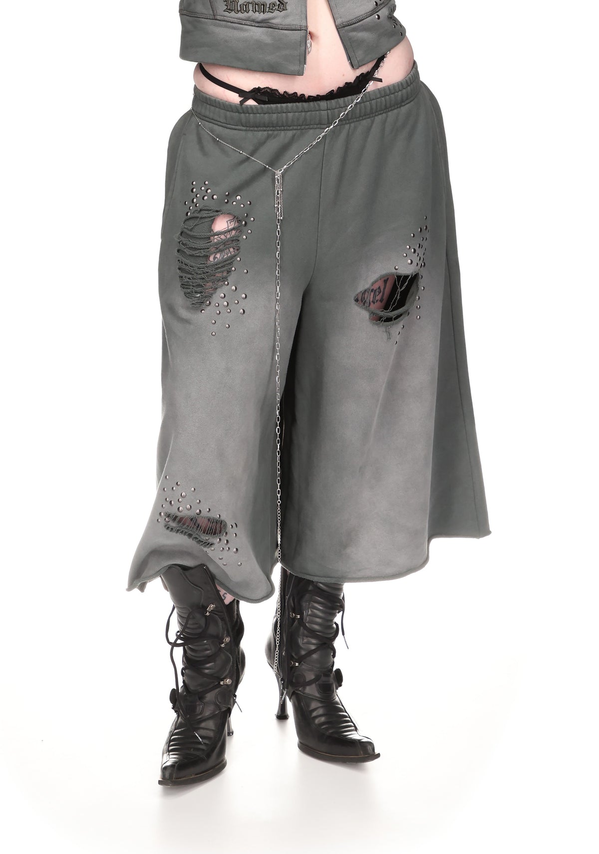 SHADOW STUDDED OVERSIZED SWEATSHORTS WASHED GREY