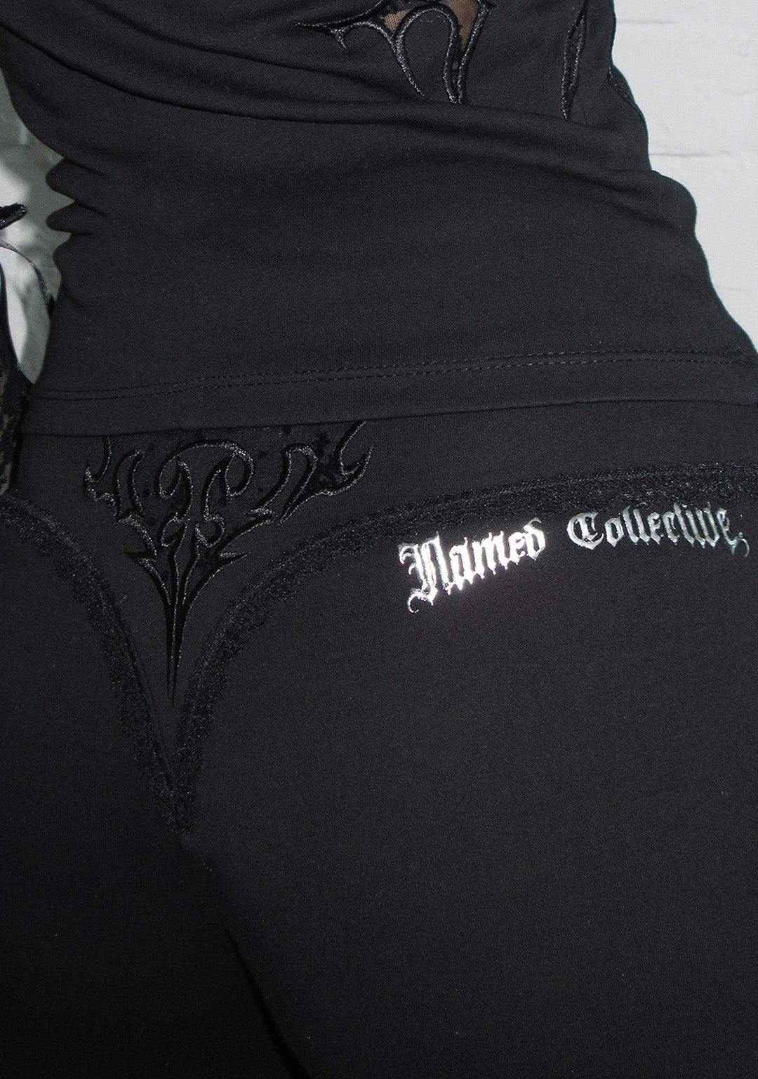 SINNER LACE CUT OUT SCULPT STRETCH PANTS BLACK
