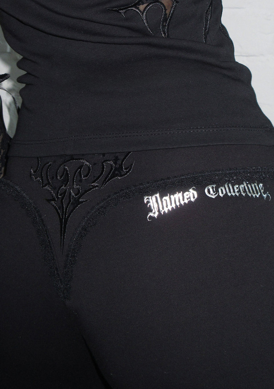 SINNER LACE CUT OUT SCULPT STRETCH PANTS BLACK