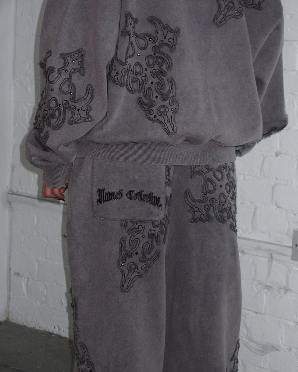 SINNER STUDDED OVERSIZED SWEATPANTS GREY VINTAGE WASH