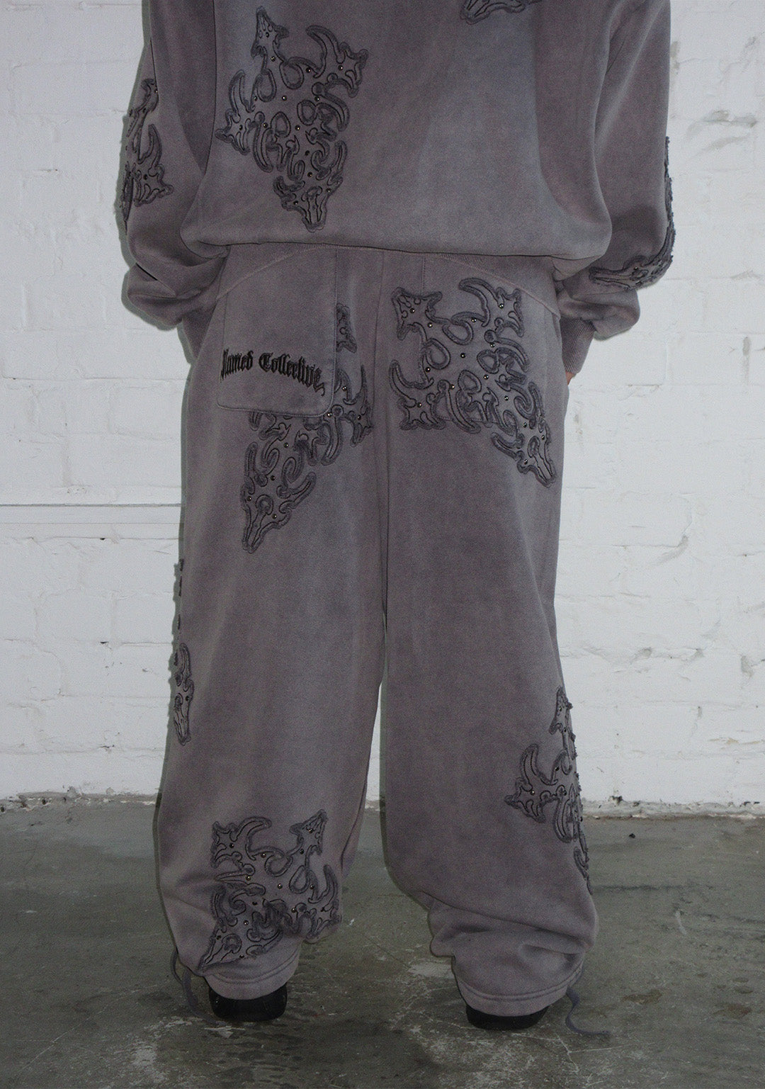 SINNER STUDDED OVERSIZED SWEATPANTS GREY VINTAGE WASH