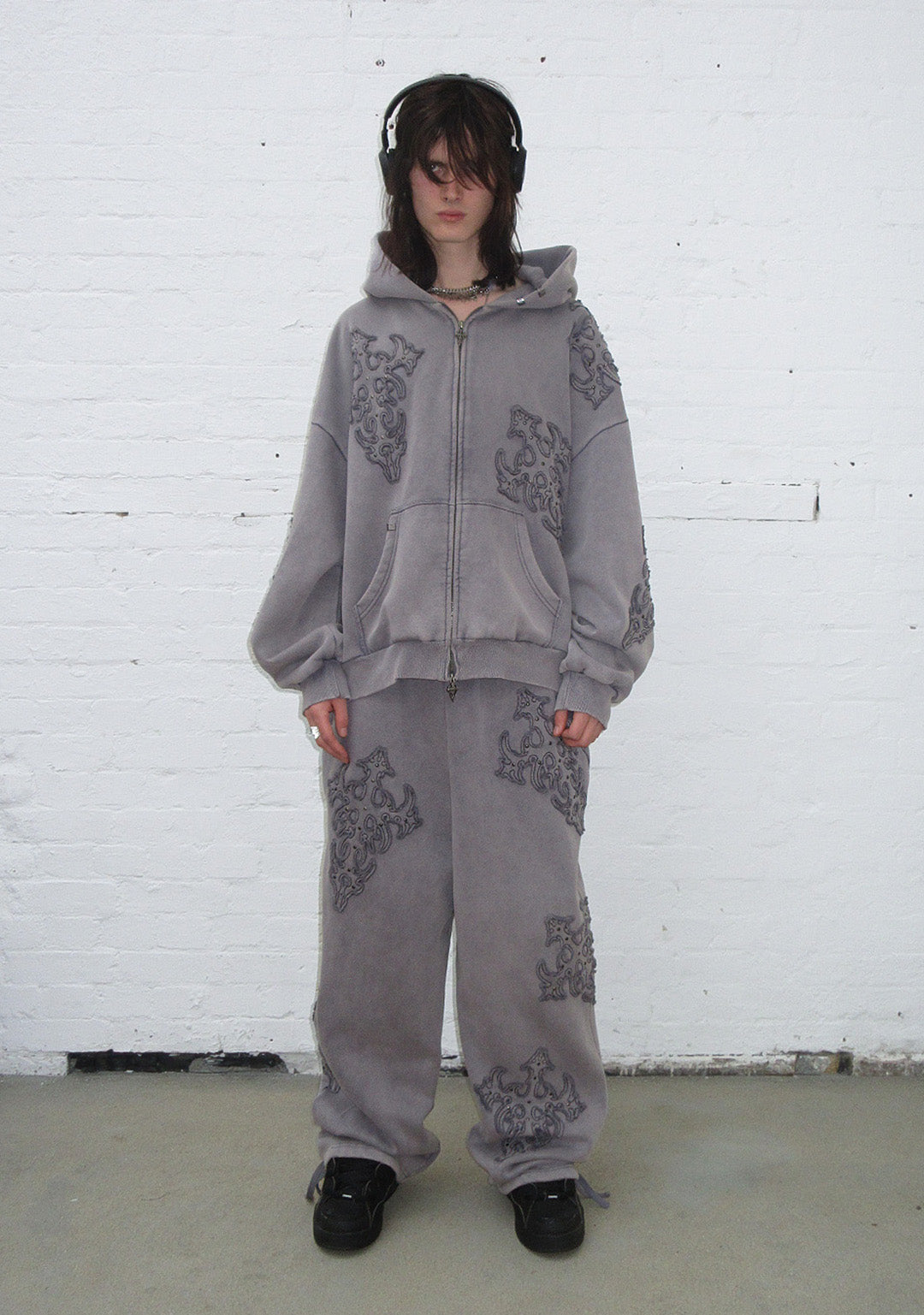 SINNER STUDDED OVERSIZED SWEATPANTS GREY VINTAGE WASH