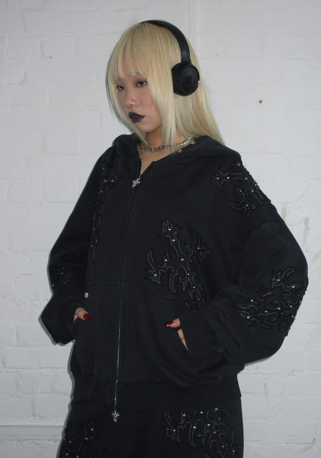 SINNER STUDDED ZIP HOODIE BLACK VINTAGE WASH