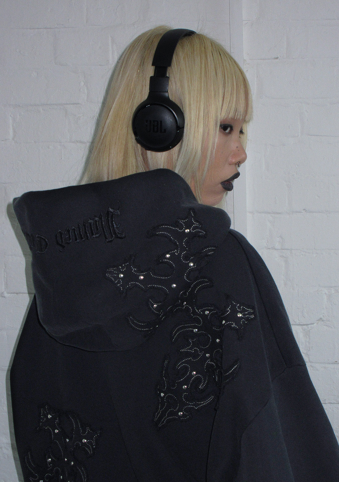 SINNER STUDDED ZIP HOODIE BLACK VINTAGE WASH