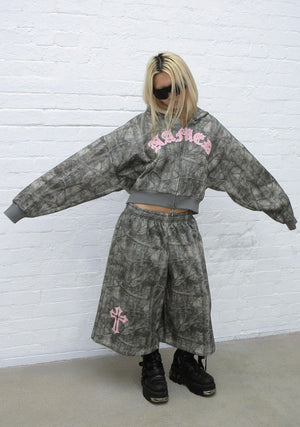 SPOILT OVERSIZED SWEATSHORTS TREE CAMO