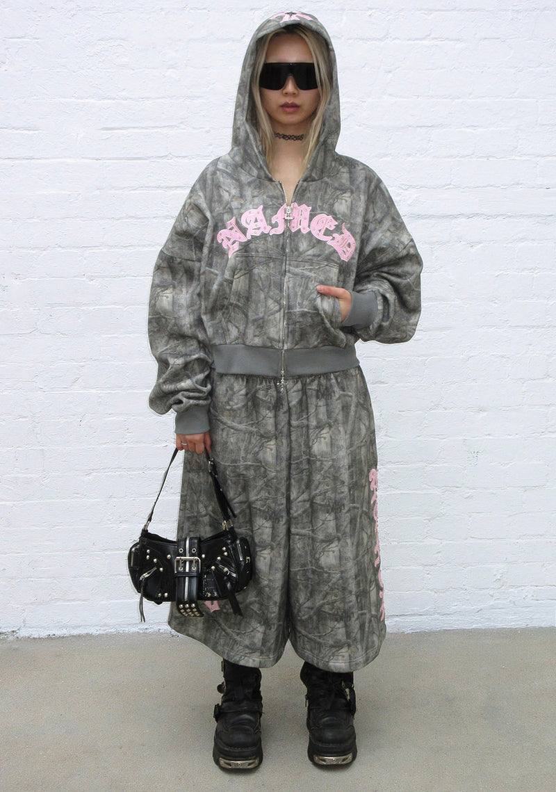 SPOILT OVERSIZED SWEATSHORTS TREE CAMO