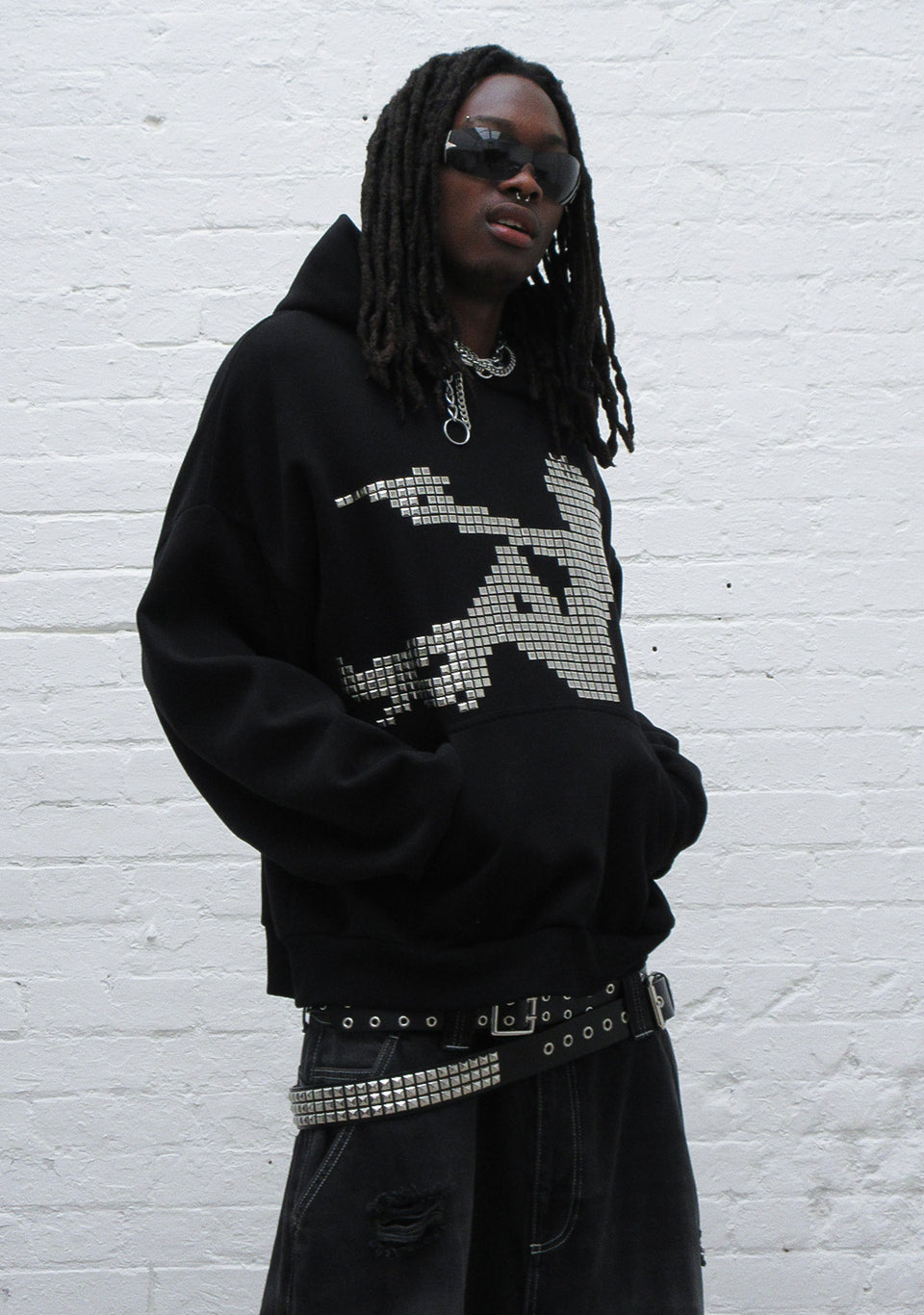 STRANGERS STUDDED SILHOUETTE PULLOVER HOODIE BLACK
