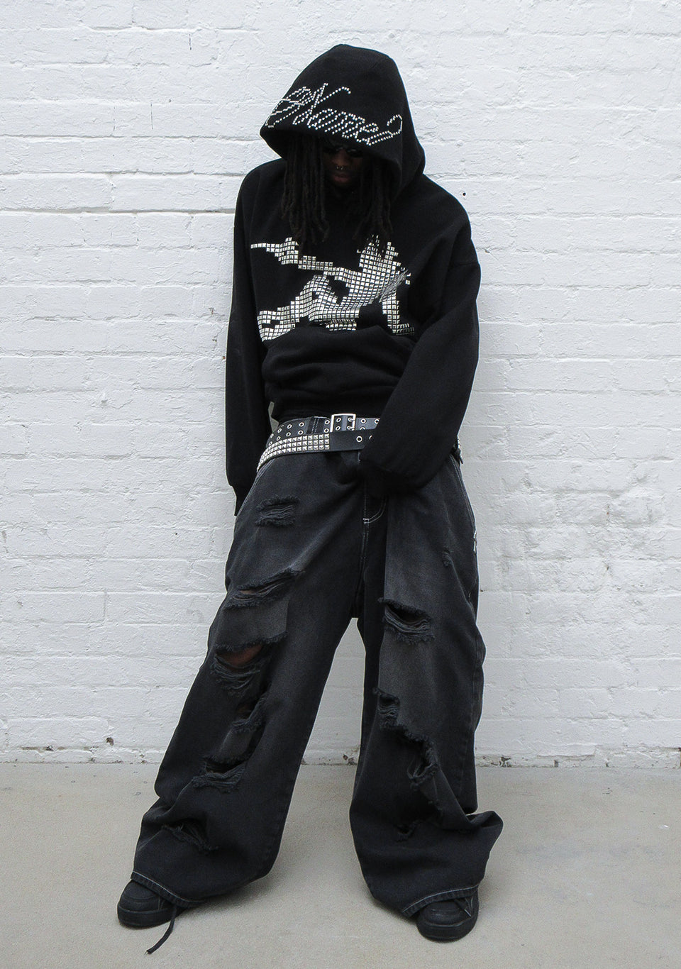 STRANGERS STUDDED SILHOUETTE PULLOVER HOODIE BLACK