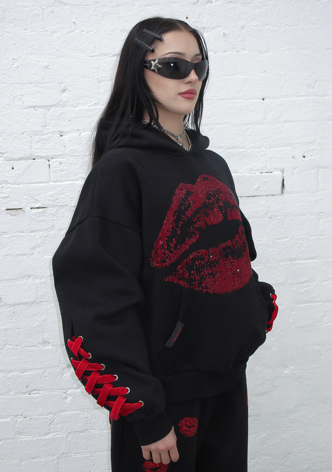 TEASE RHINESTONE KISS PULLOVER HOODIE BLACK
