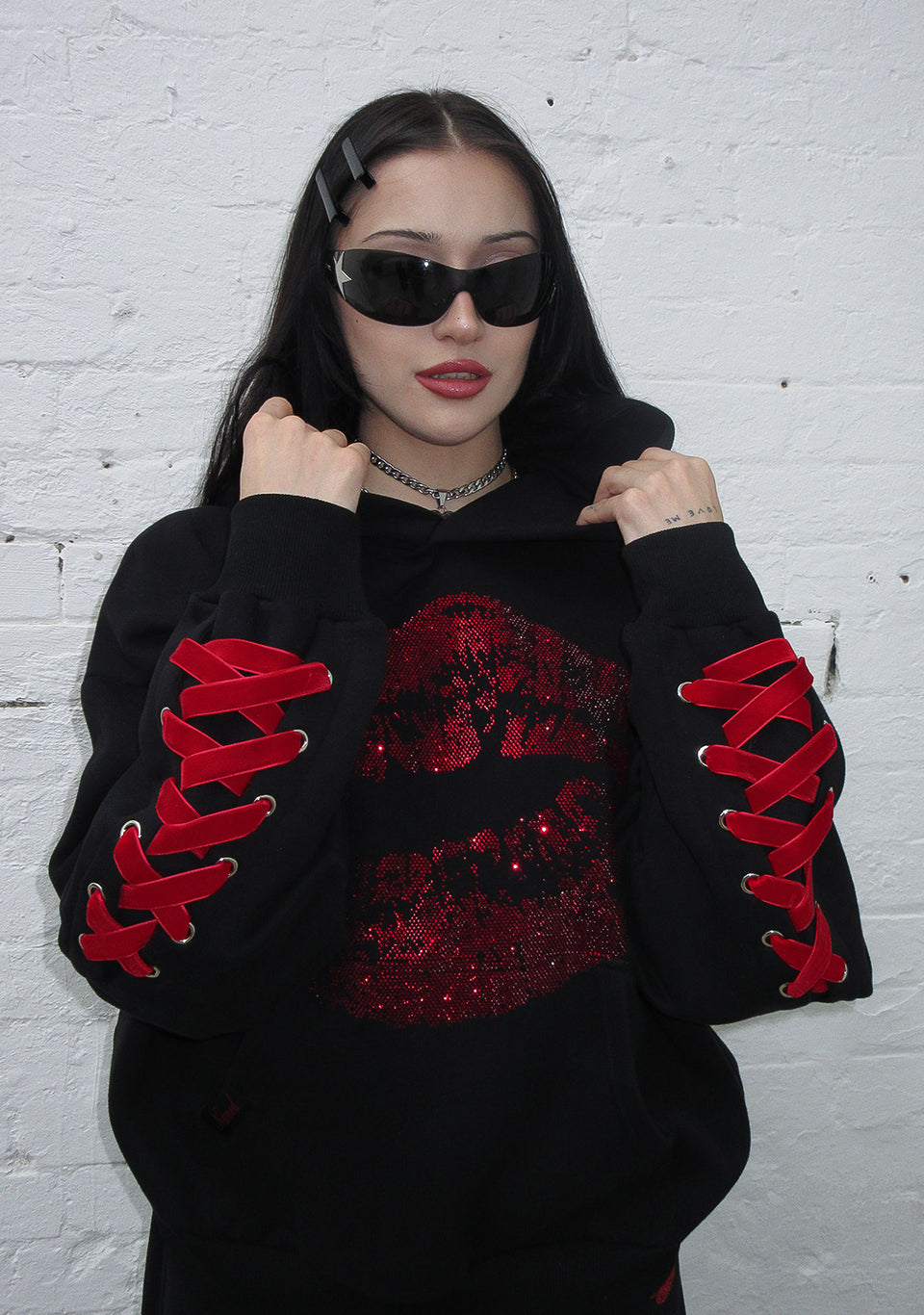 TEASE RHINESTONE KISS PULLOVER HOODIE BLACK