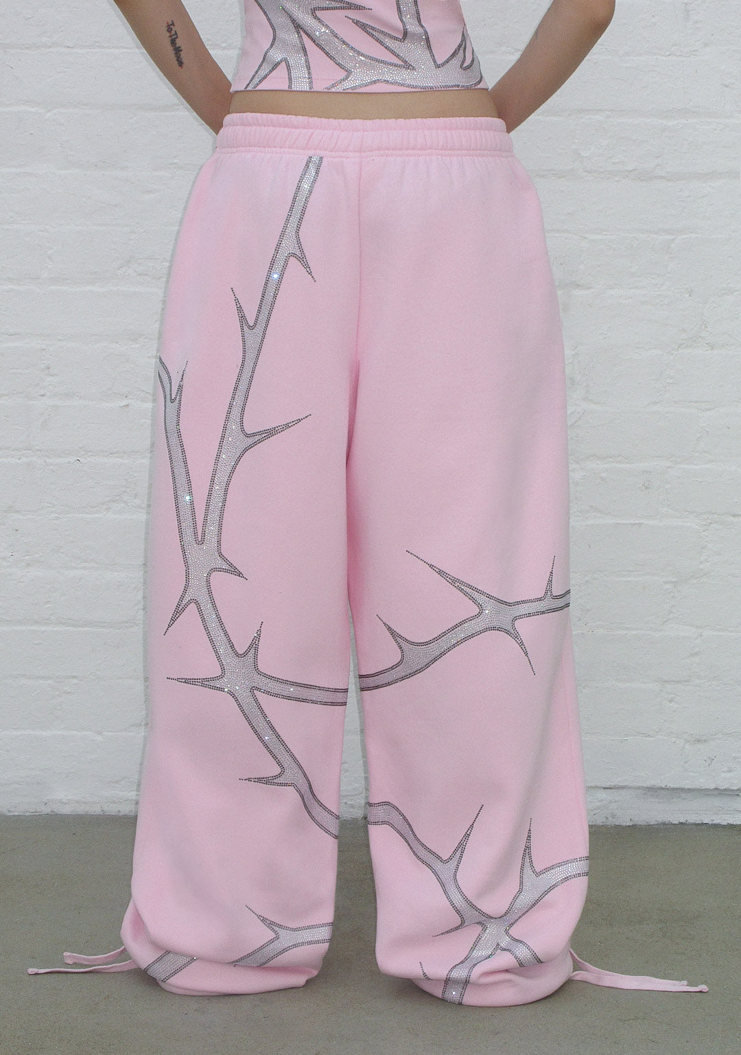 THORN RHINESTONE OVERSIZED SWEATPANTS BABY PINK