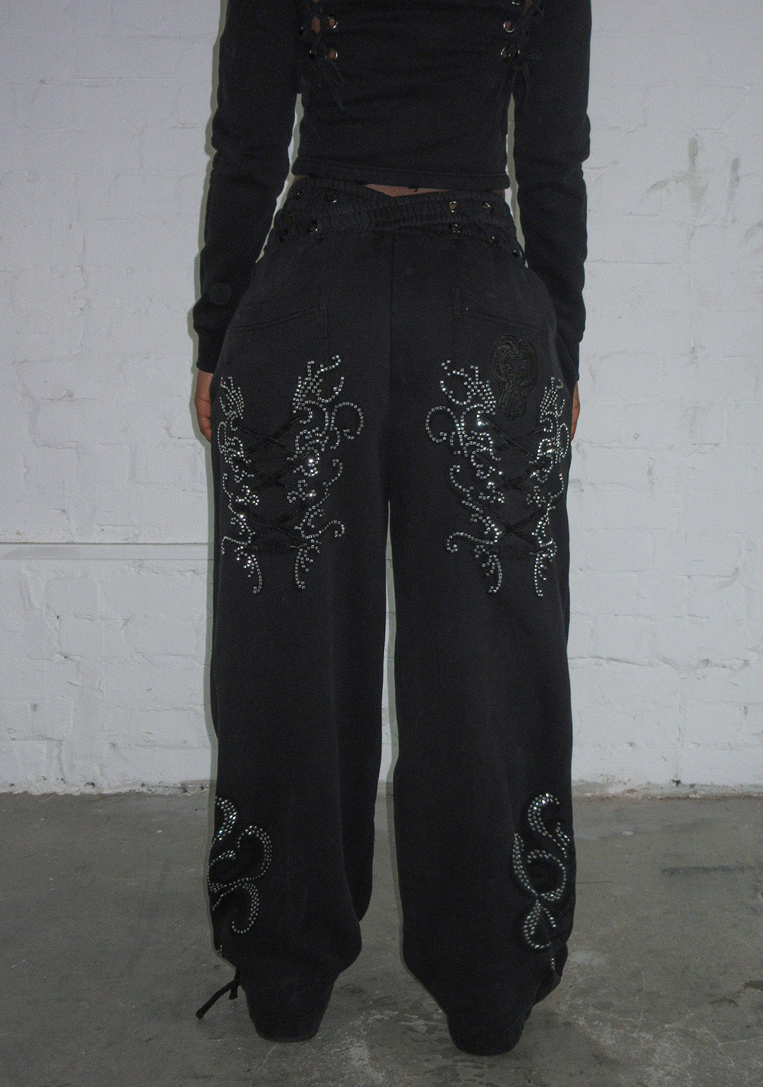 VENDETTA LACE UP OVERSIZED SWEATPANTS BLACK VINTAGE WASH