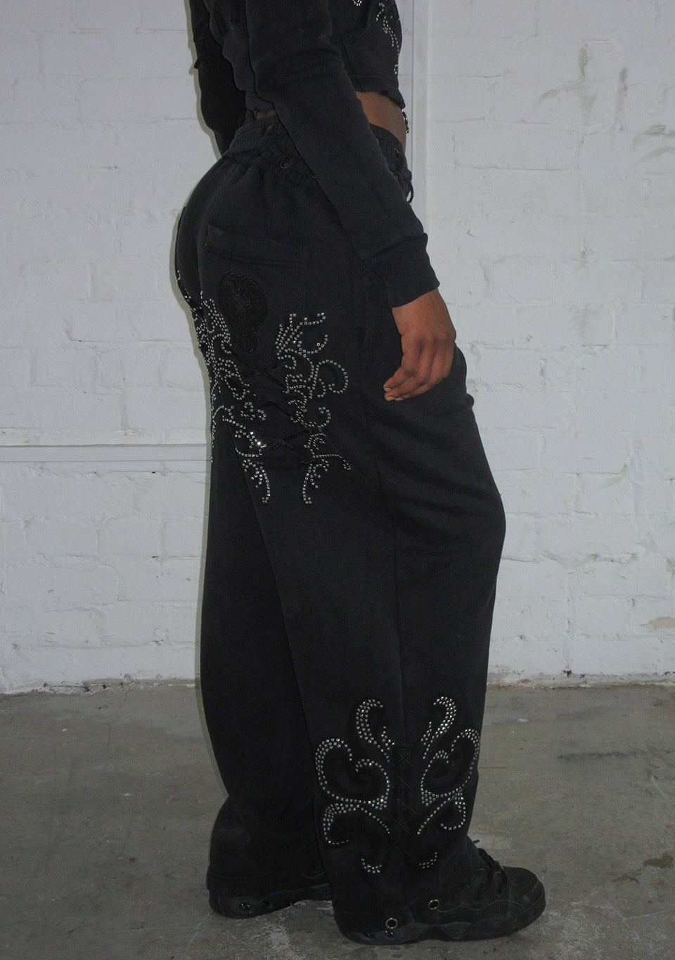 VENDETTA LACE UP OVERSIZED SWEATPANTS BLACK VINTAGE WASH